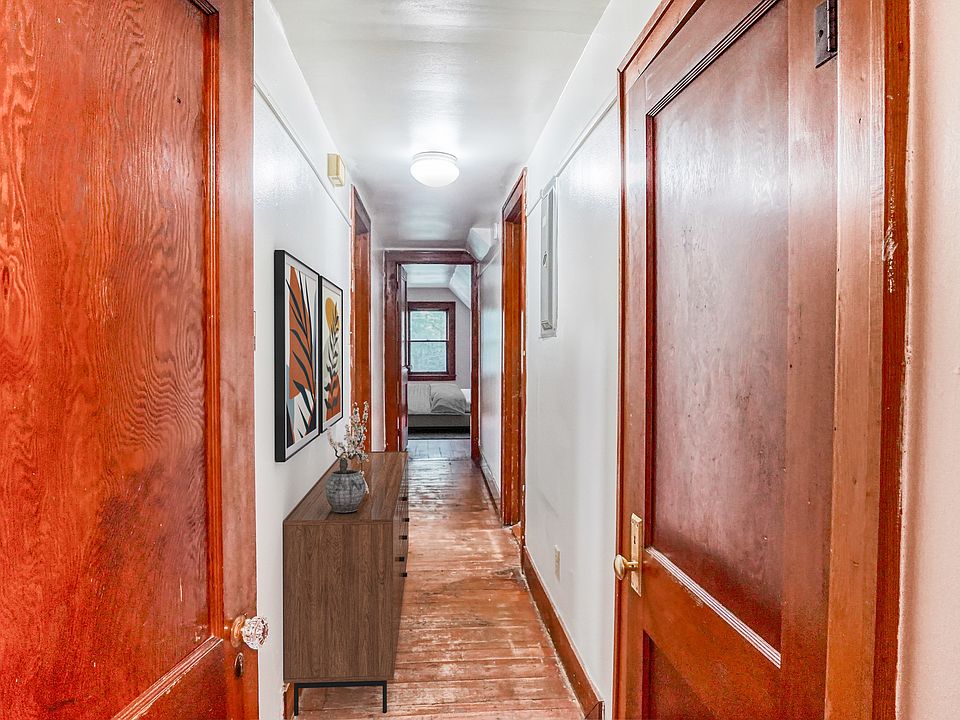Unit 2 entry hallway