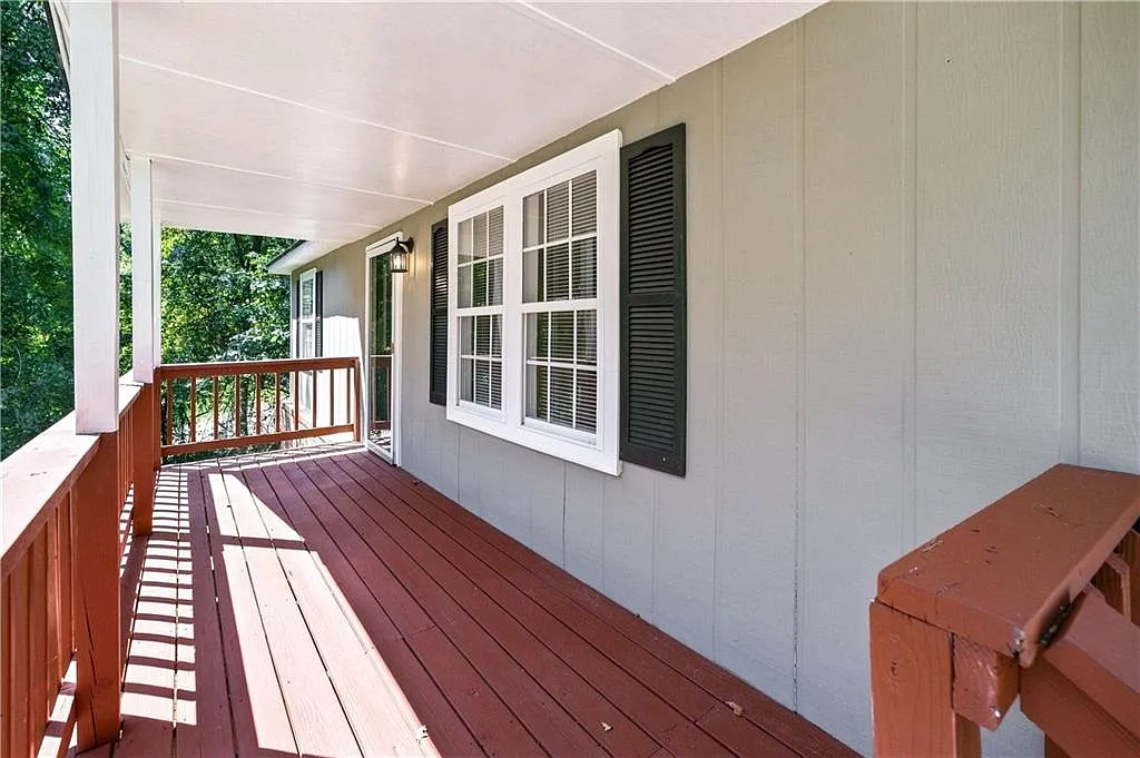 3 bed, 2.0 bath, 1612 sqft, $1,850 — Photo 2