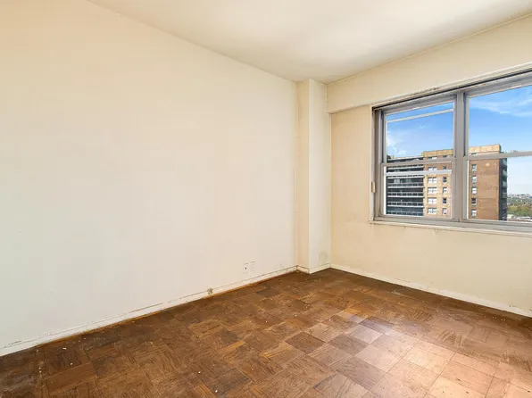 70-25 Yellowstone Boulevard image 14 of 22