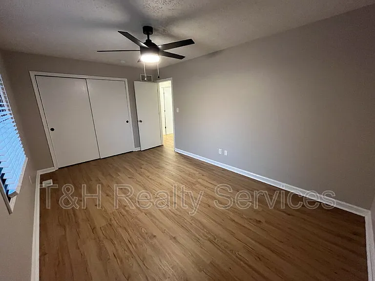 233 Boulder Ct — Photo 16