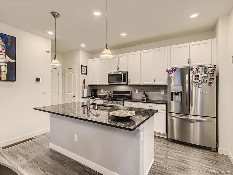 7572 S Yakima Ct — Photo 3