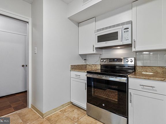 4th image of 3800 Fairfax Dr APT 1011