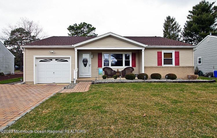 1st image of 3 Basset Dr