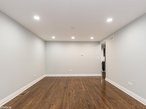 3rd image of 6209 S Hoyne Ave