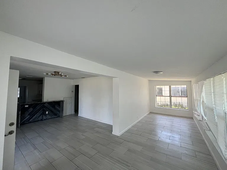 43 Alamanda Dr — Photo 2