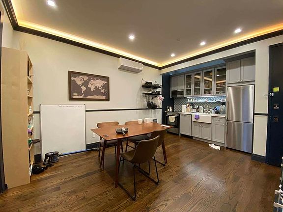 3rd image of 920 Pacific St #3D