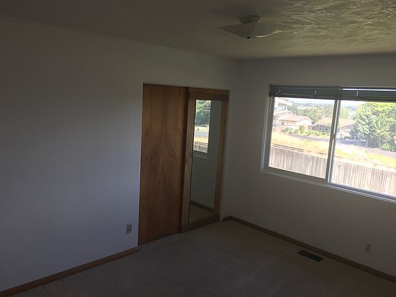 2nd image of 5806 W Victoria Ave