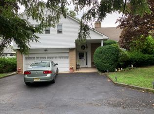 88 Maple St, Beachwood, NJ 08722