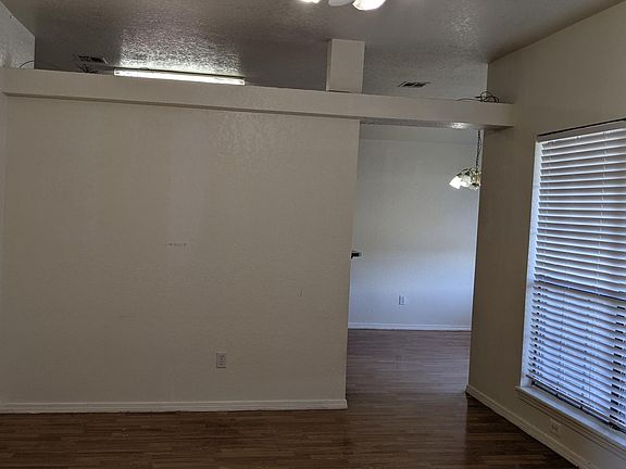 2nd image of 909 Kenwood Dr