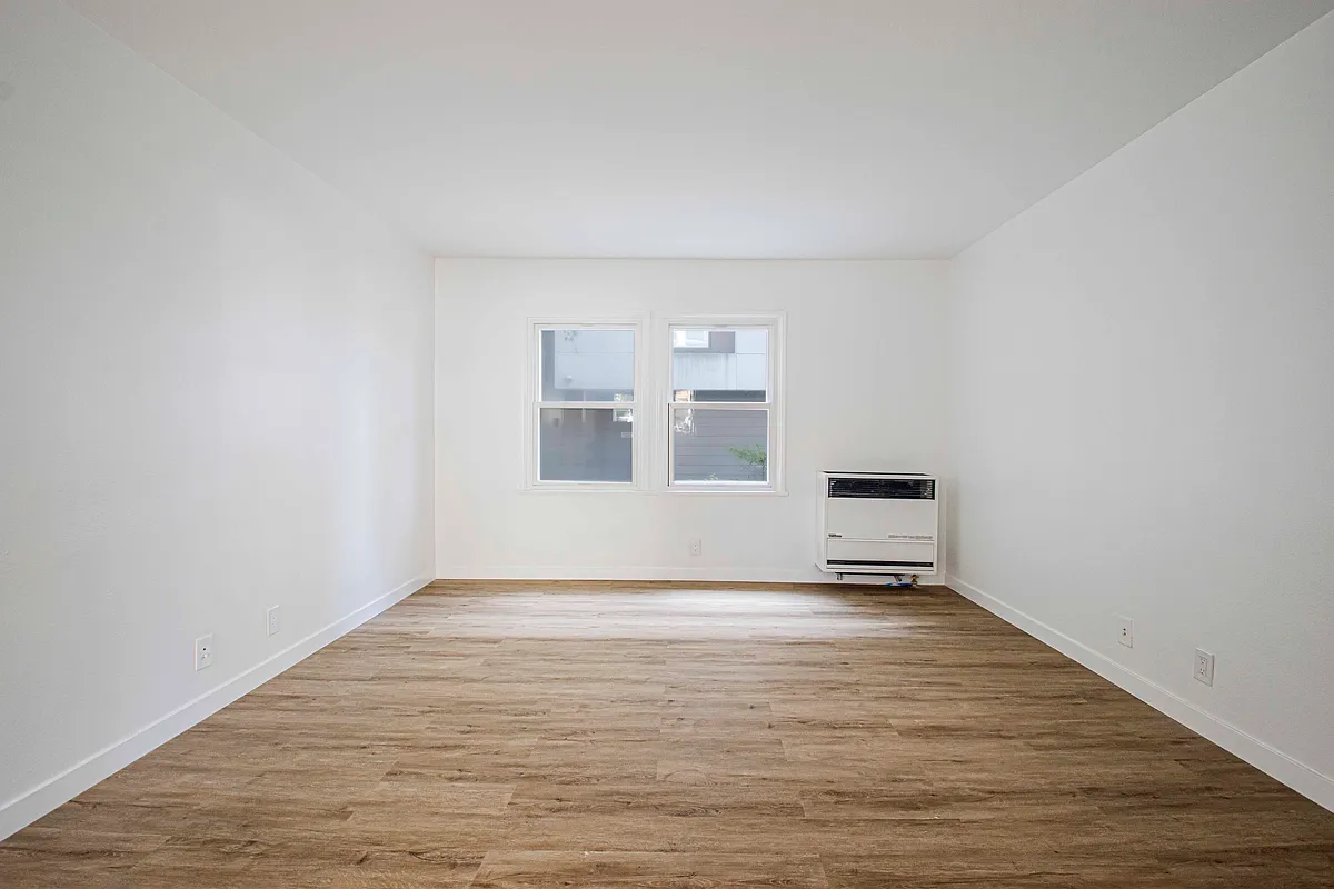 Building Photo - 8802 Belford Ave #8802