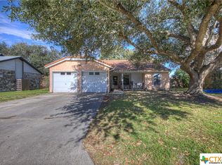 1023 Bowie St, Lockhart, TX 78644