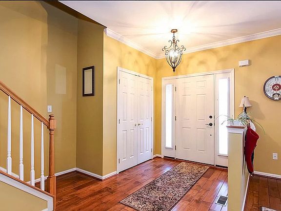4th image of 55 Marble House Dr