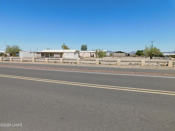 2nd image of 1040 W Pyramid St