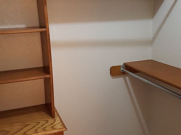 5th image of 124 Lochwood Pl