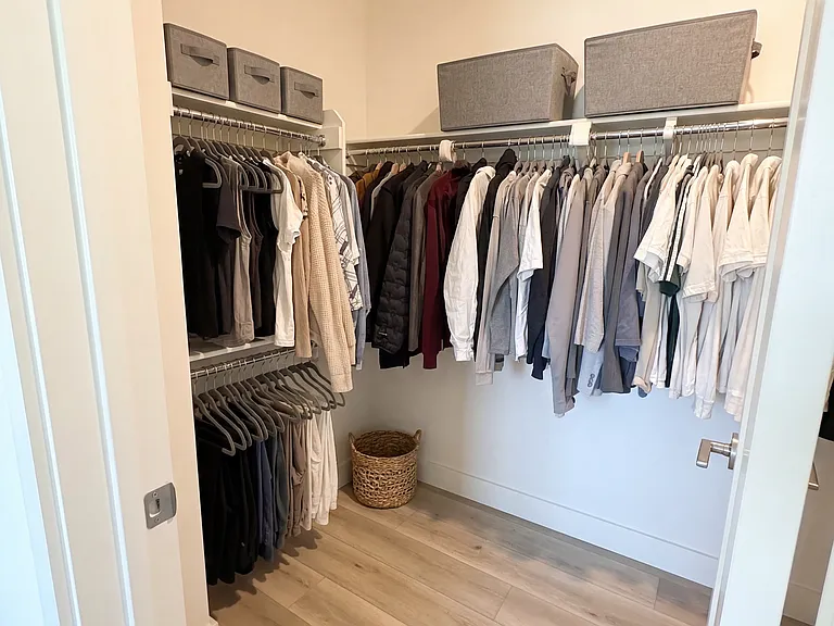 3rd floor 
- master bedroom 
- closet