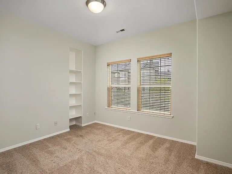 2283 NW Oak Knoll Pl — Photo 14