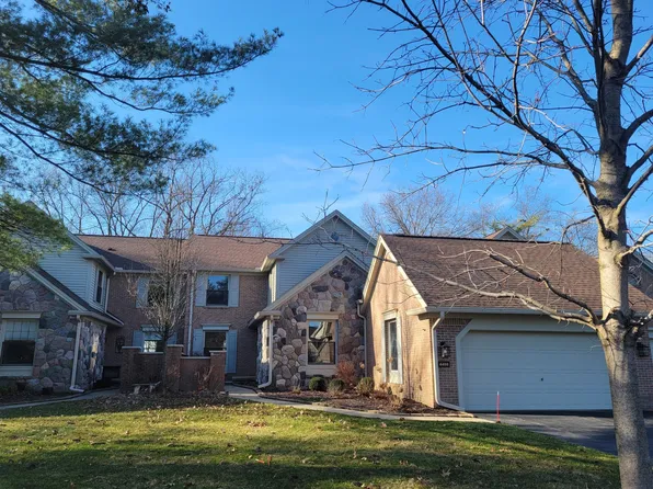 4488 Golf View Dr #23, Brighton, MI 48116