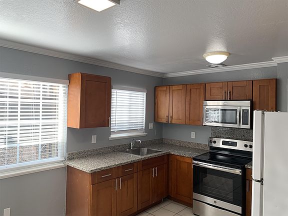 5th image of 498 Douglas Ave APT A