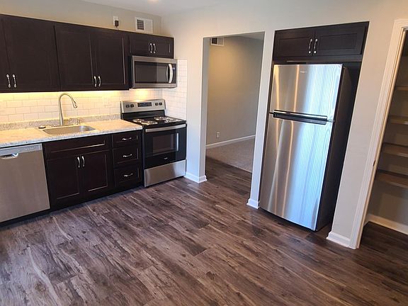 Eat-in Kitchen