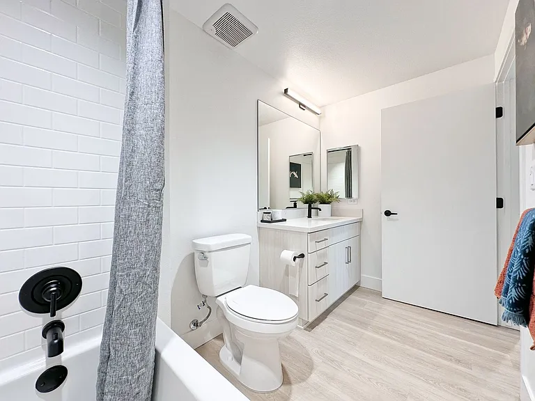 Begonia Place Luxury Apartments — Photo 99