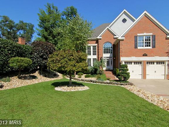 3rd image of 3833 Barcroft Ln