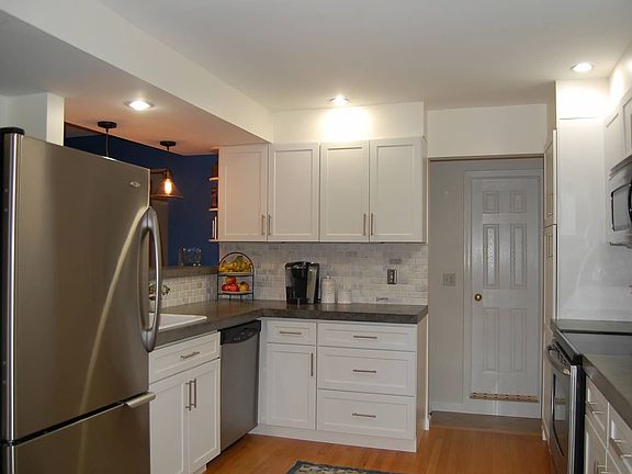 2nd image of 41107 Russet Ln