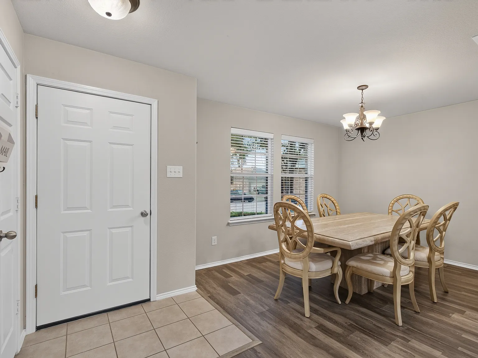 3 bed, 1393 sqft, $1,800 — Photo 4