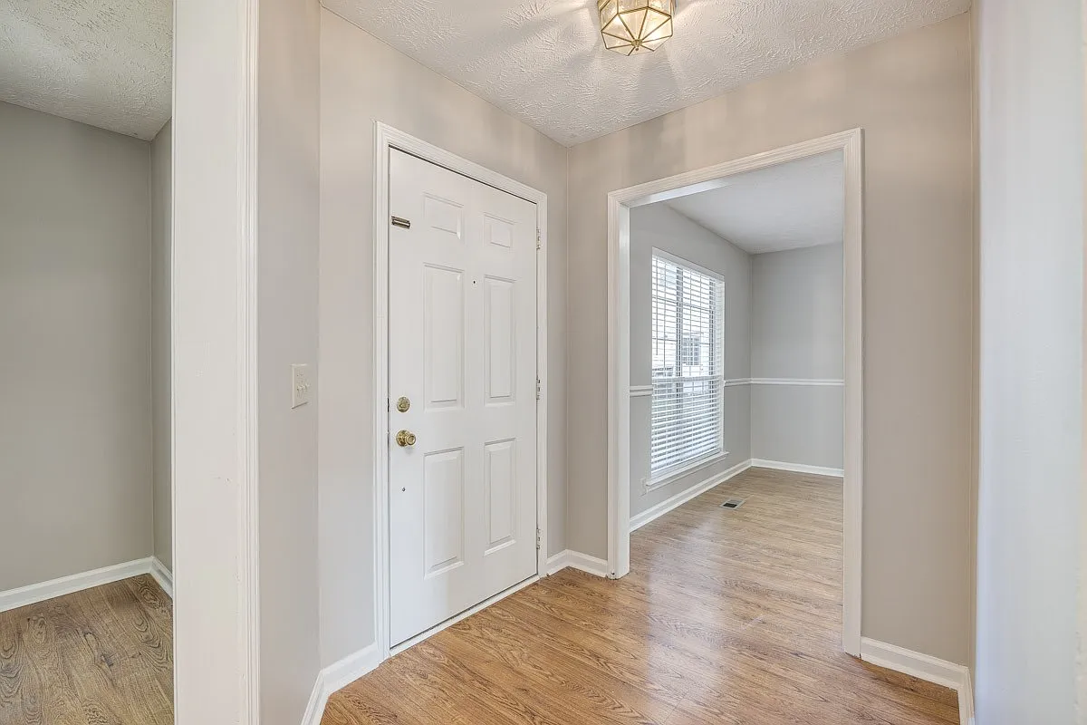 3 bed, 2.5 bath, 1900 sqft, $2,250 — Photo 2