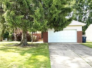 4950 N Sedgewick Rd, Lyndhurst, OH 44124