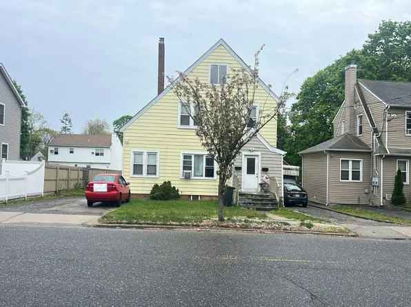 354 Brook Ave, Bay Shore, NY 11706