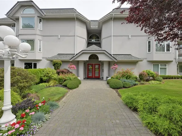 1477 Yale St #203, Oak Bay, BC V8S 4R3