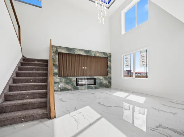 216 33rd St SW, Edmonton, AB T6X 3C7