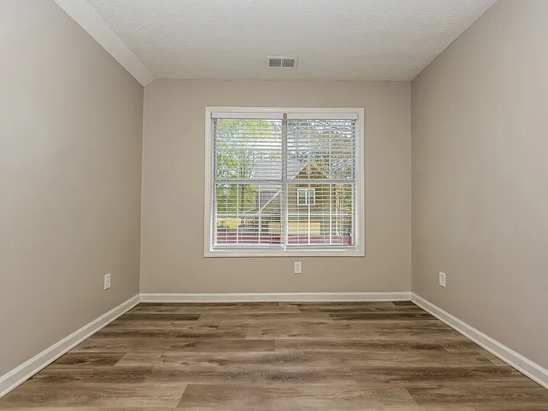 135 Stratmore Pl — Photo 16