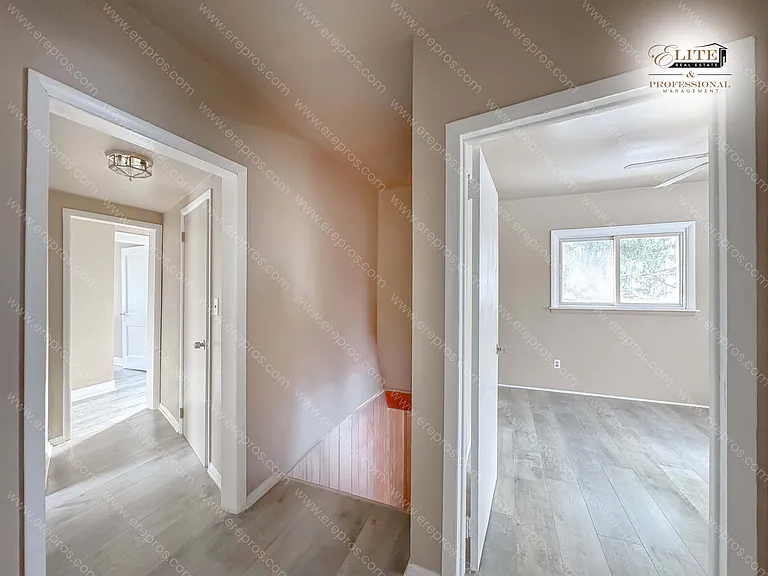 955 Perry St — Photo 13