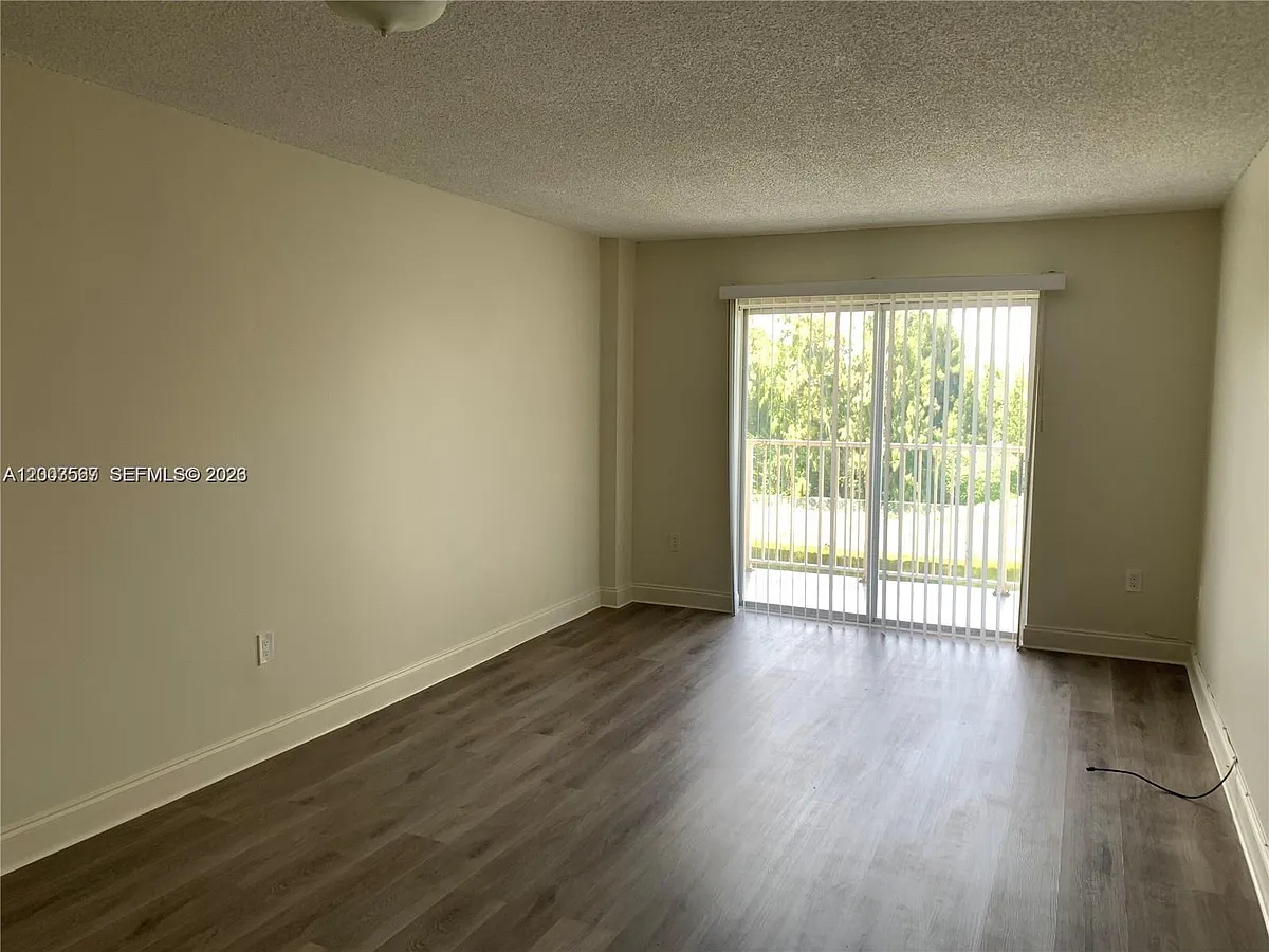 Building Photo - 16465 NE 22nd Ave #511