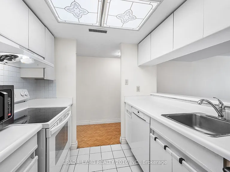 1001 Bay St #2709 — Photo 14