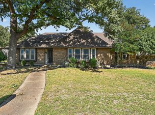 2406 Knightsbridge Dr, Grand Prairie, TX 75050