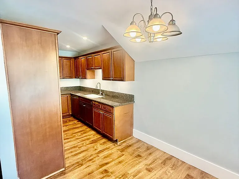 1516 E. 2nd Street — Photo 3