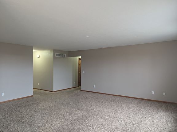 3rd image of 7156 Salzbrenner Ln
