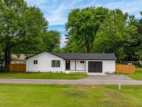3rd image of 10309 Nash Ln