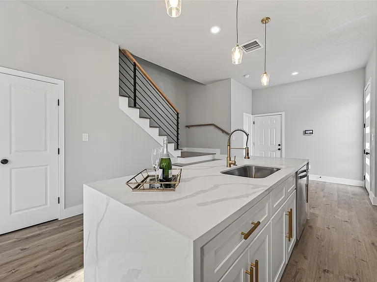 4115 Yale St — Photo 13