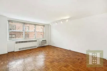 315 E 70th St APT 6B photo 1