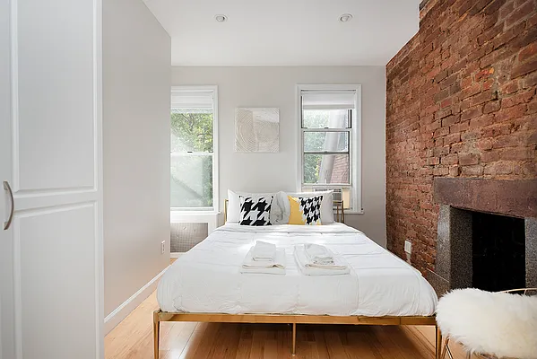 Rented by R New York | media 21