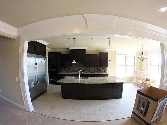 4th image of 2405 McKinley Blvd