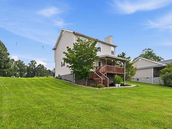 3rd image of 752 County Farm Rd