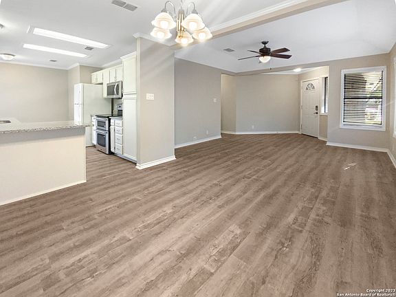 3rd image of 1718 NORTHCREST DR