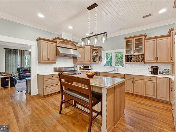 5th image of 100 Cambridge Dr