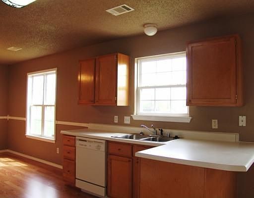 3rd image of 525 Knight Ave