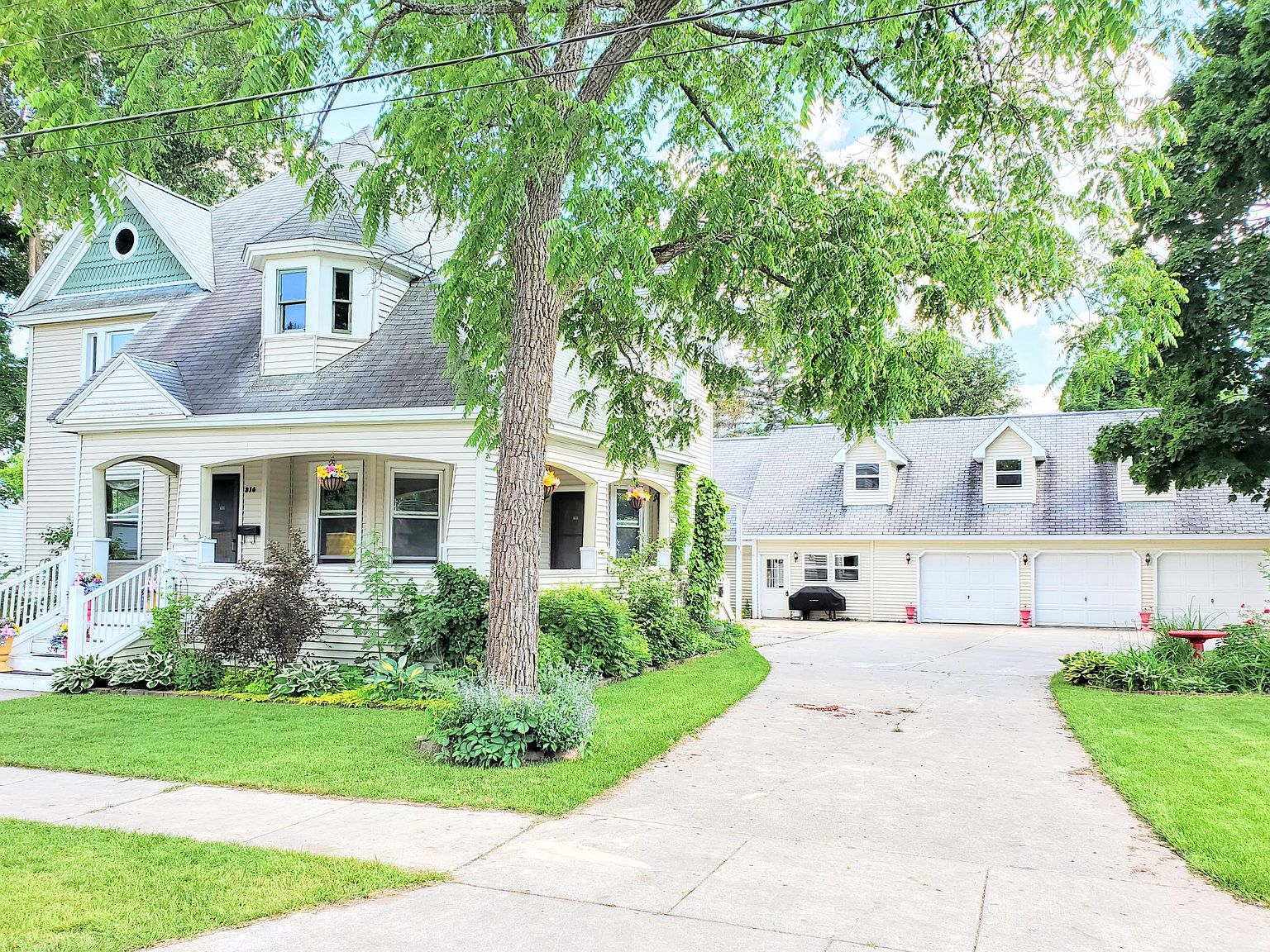 316 E 1st St, Gaylord, MI 49735 Zillow