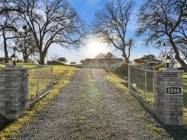 5598 Cox Dr, Valley Springs, CA 95252